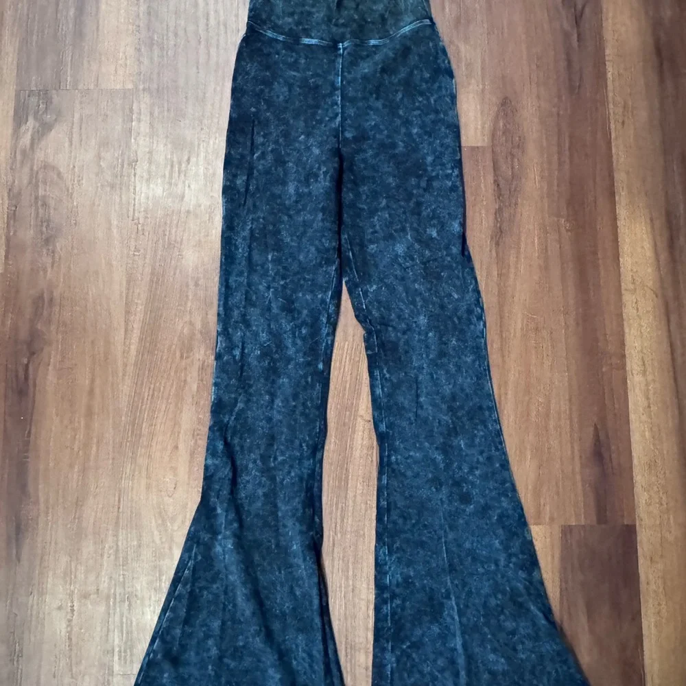 Dressed in LALA Flared Leggings - Picture 1 of 6